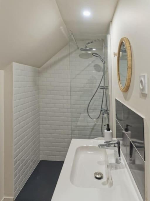 Appartement Spacieux En Centre Ville 旺多姆 外观 照片