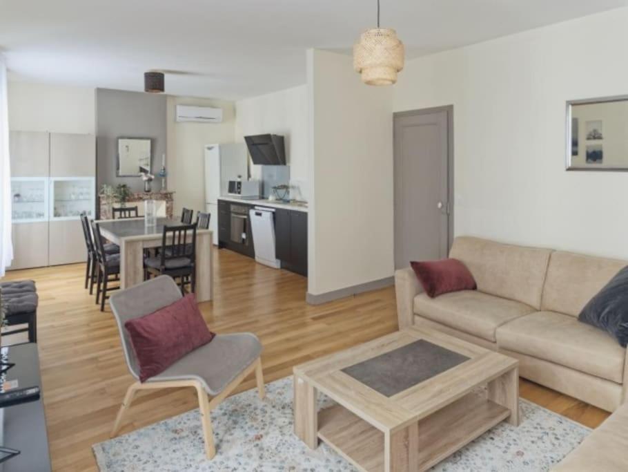 Appartement Spacieux En Centre Ville 旺多姆 外观 照片